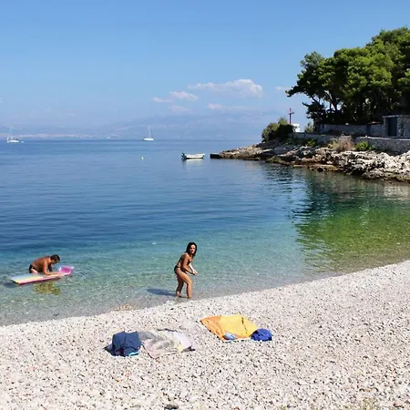 Apartment By The Sea Stomorska, Solta - 781 *