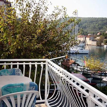Apartment By The Sea Stomorska, Solta - 781 Stomorska