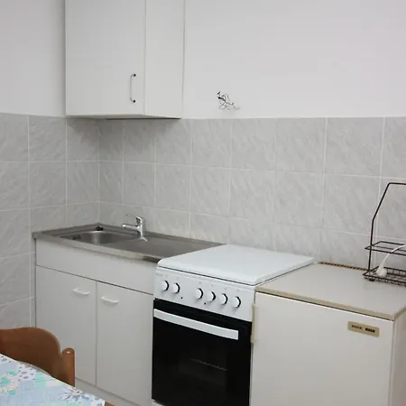 Apartment By The Sea Stomorska, Solta - 781 *
